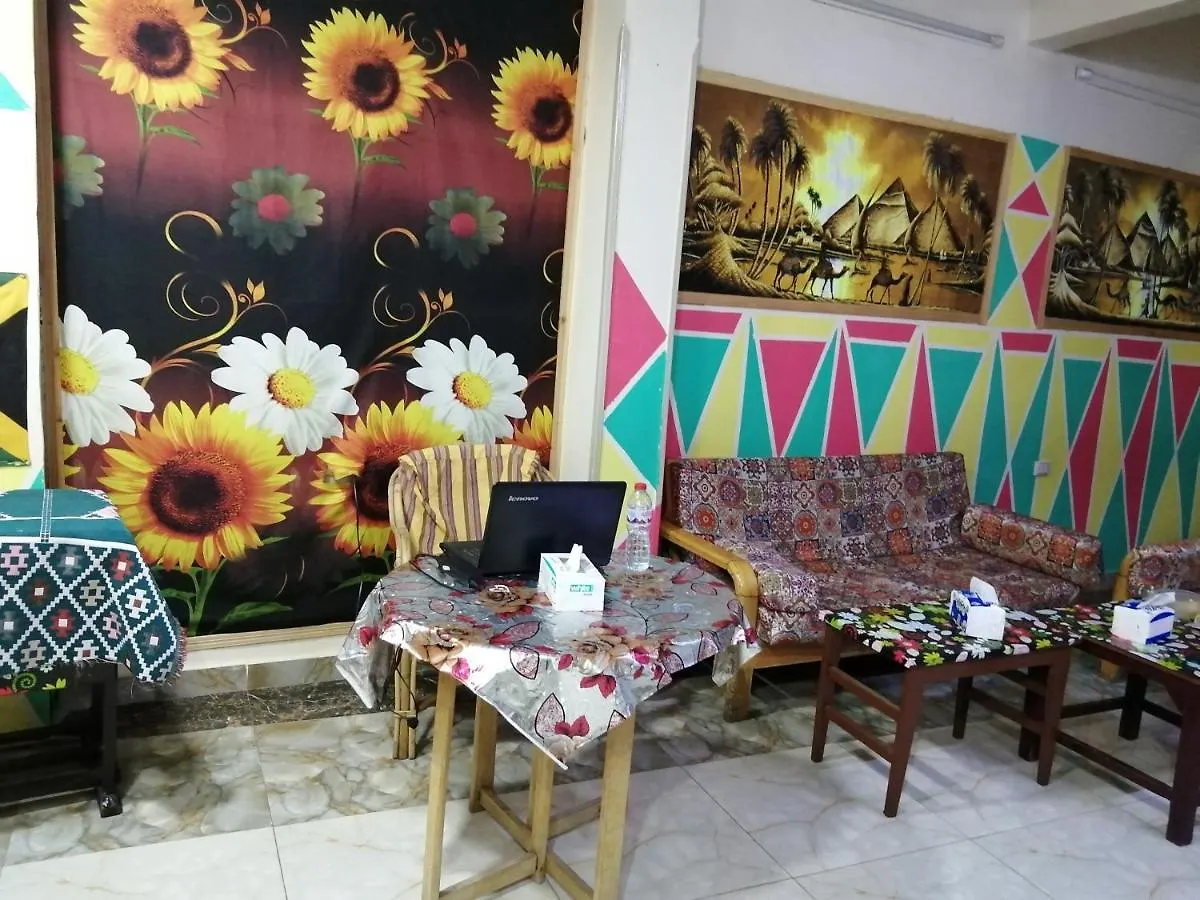 Bob Marley Hotel الأقصر